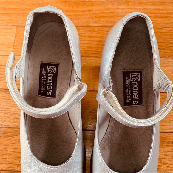 Manel’s silver Mary Jane shoes - Picture 3 of 8